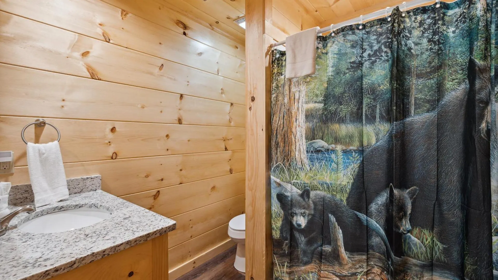 The 3 Bears Is A Newly Built 3 Bedroom Only 3 Minutes From The Parkway! Pigeon Forge