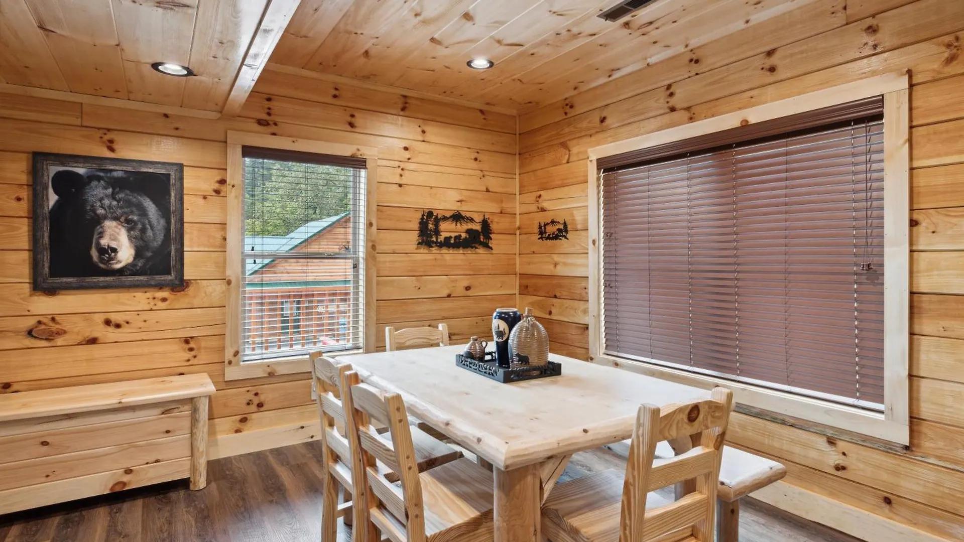 Holiday home The 3 Bears Is A Newly Built 3 Bedroom Only 3 Minutes From The Parkway!