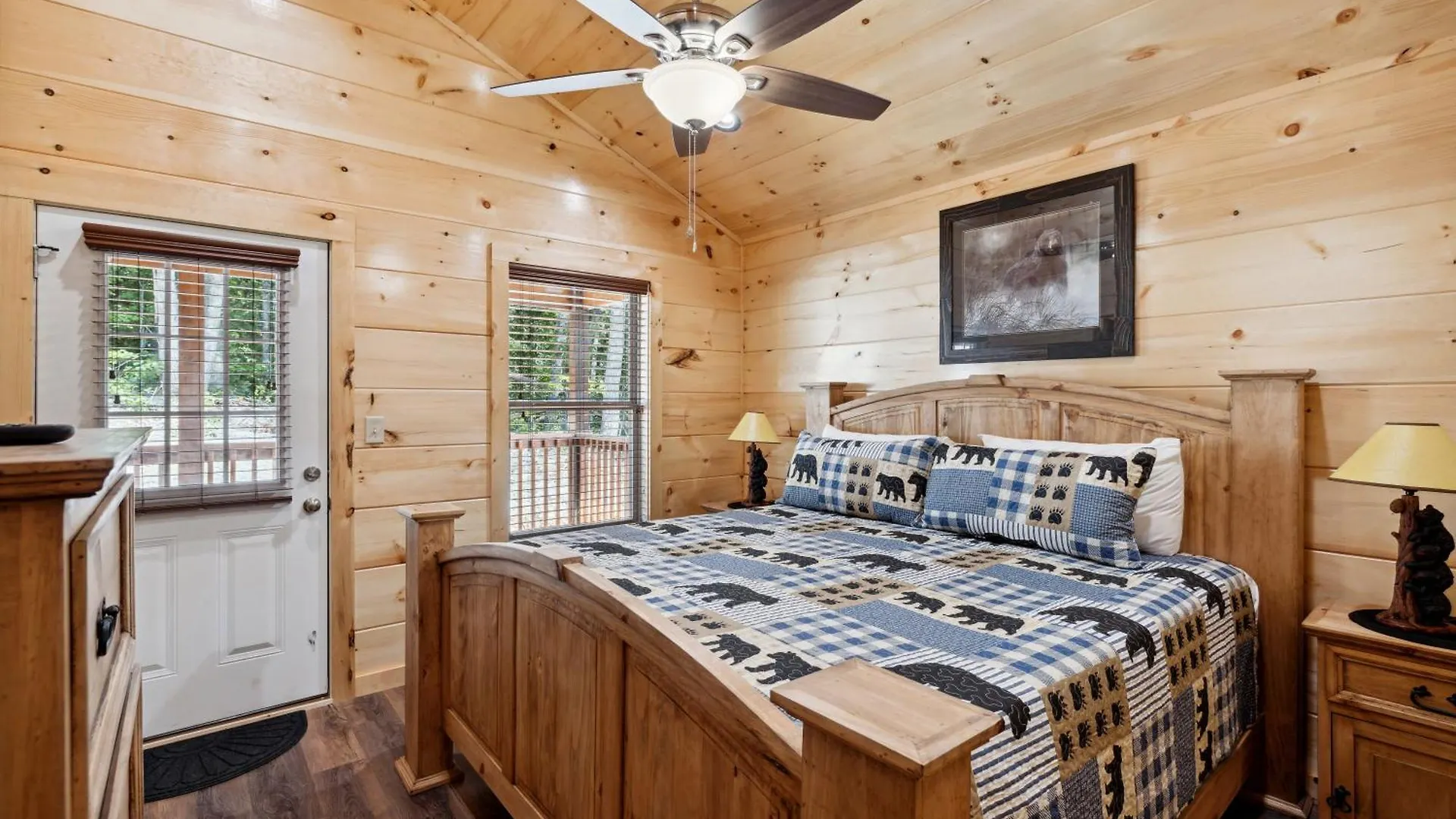 The 3 Bears Is A Newly Built 3 Bedroom Only 3 Minutes From The Parkway! Holiday home *