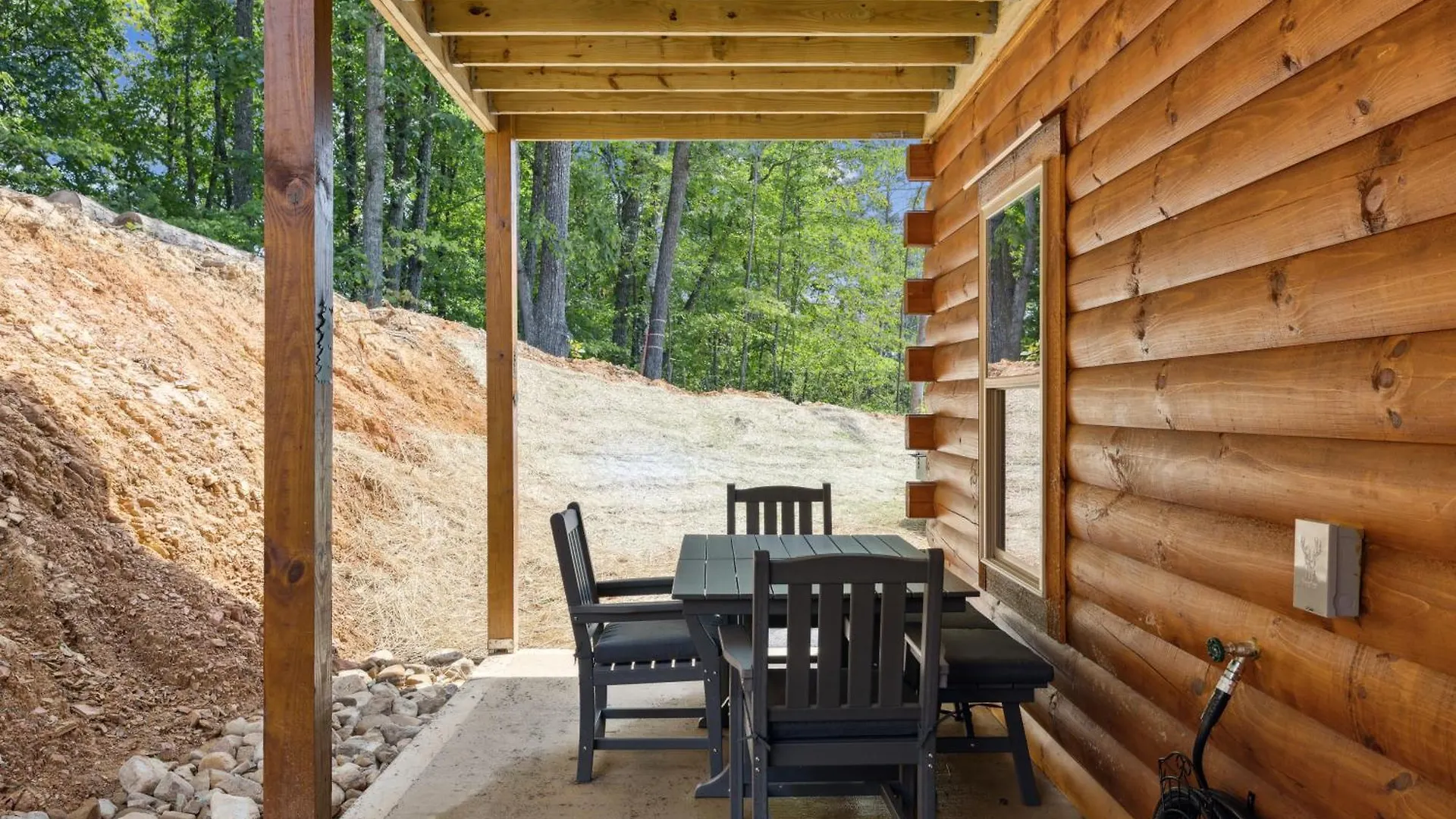 The 3 Bears Is A Newly Built 3 Bedroom Only 3 Minutes From The Parkway! Pigeon Forge