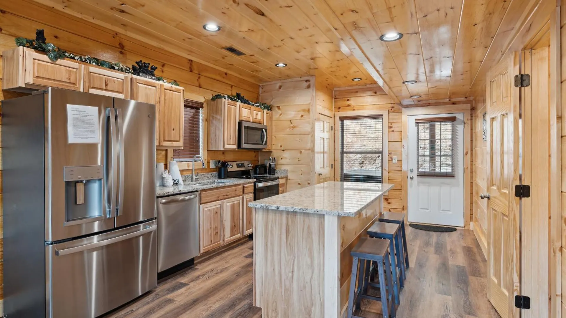 The 3 Bears Is A Newly Built 3 Bedroom Only 3 Minutes From The Parkway! *