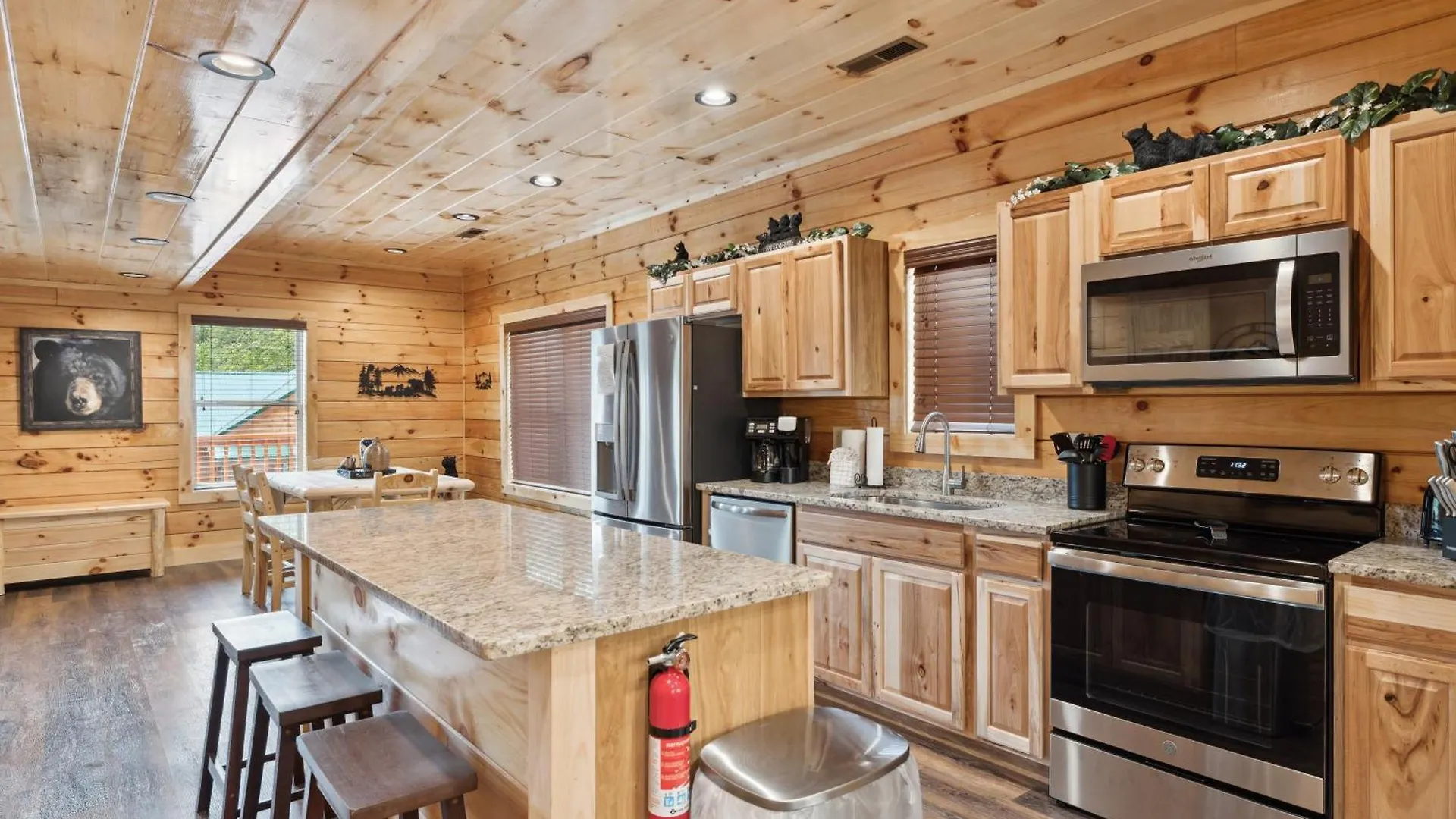 Holiday home The 3 Bears Is A Newly Built 3 Bedroom Only 3 Minutes From The Parkway! Pigeon Forge
