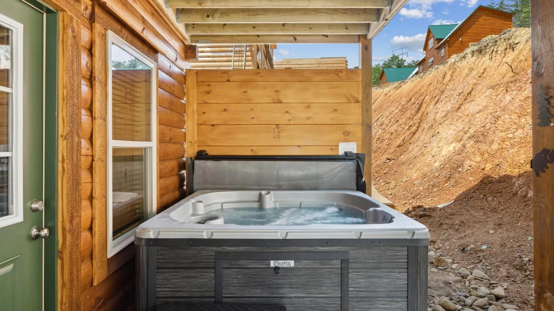 The 3 Bears Is A Newly Built 3 Bedroom Only 3 Minutes From The Parkway! *