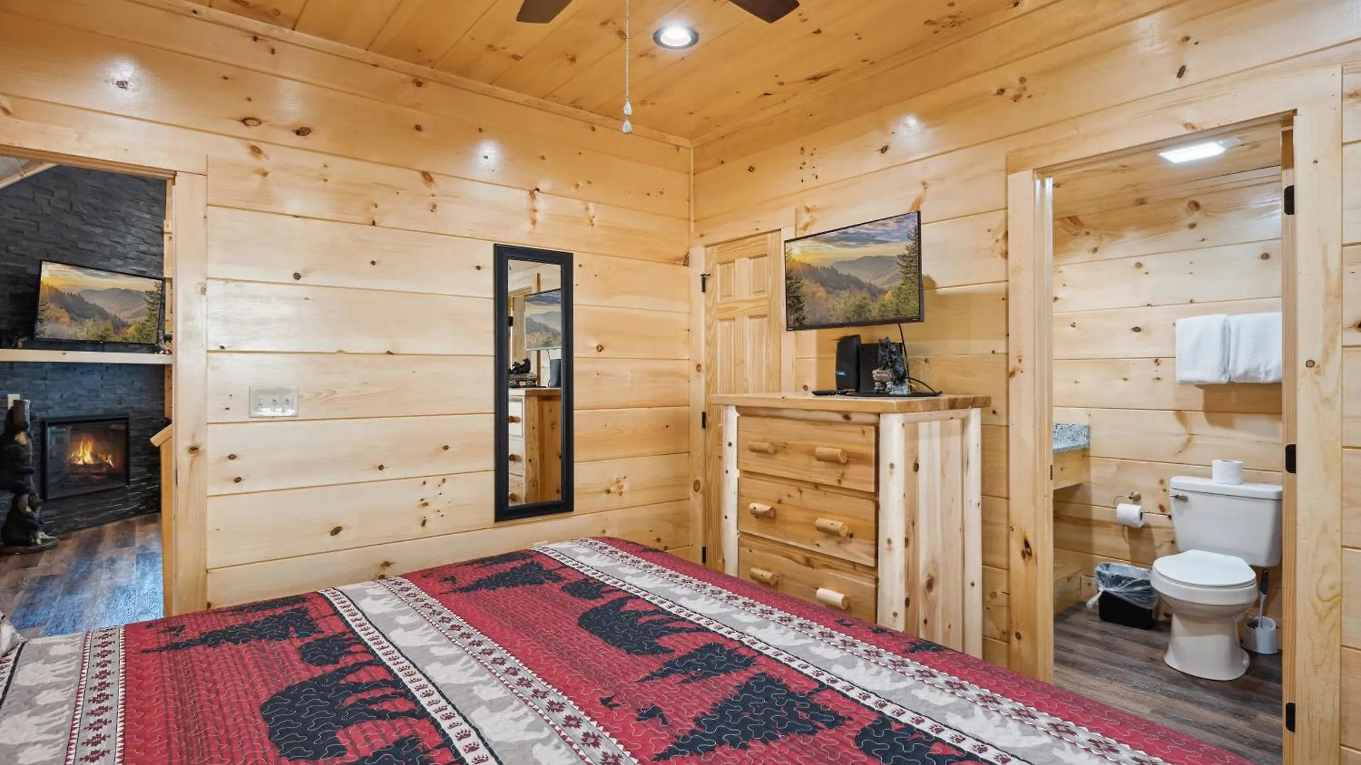 The 3 Bears Is A Newly Built 3 Bedroom Only 3 Minutes From The Parkway!