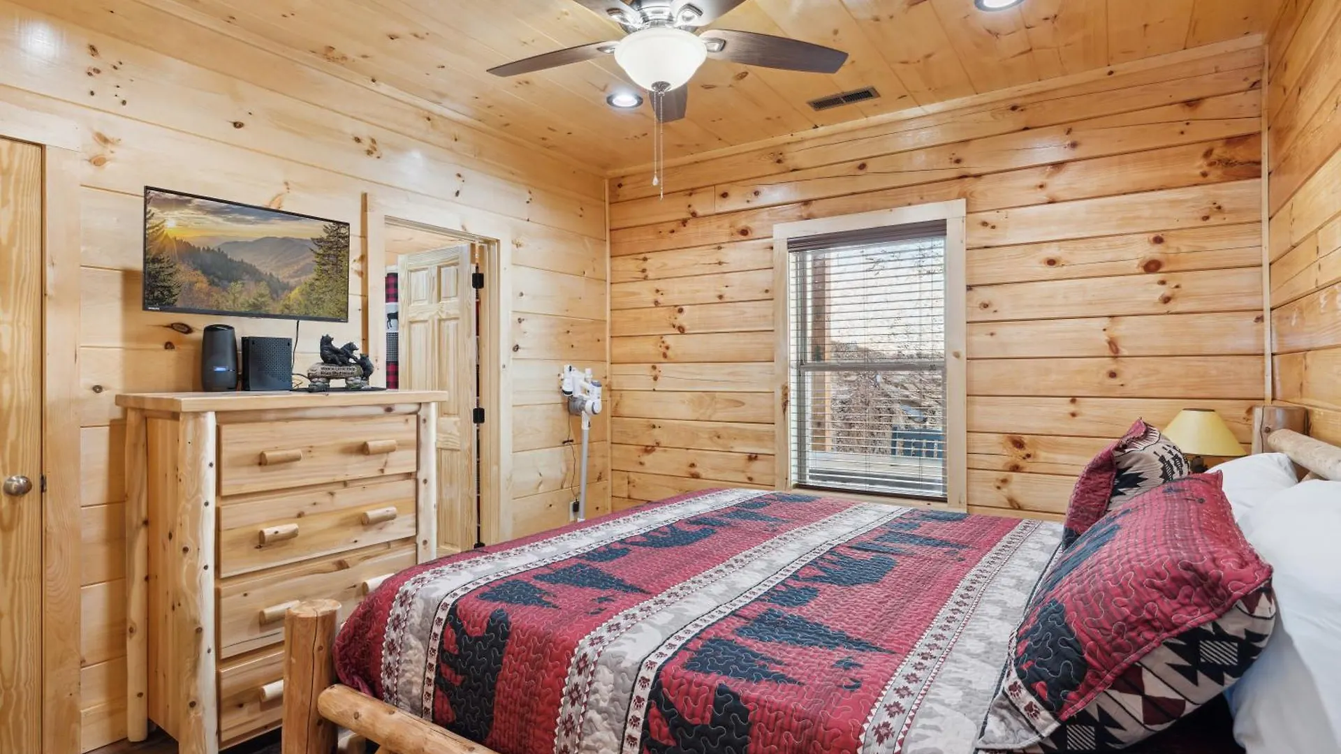 Holiday home The 3 Bears Is A Newly Built 3 Bedroom Only 3 Minutes From The Parkway!