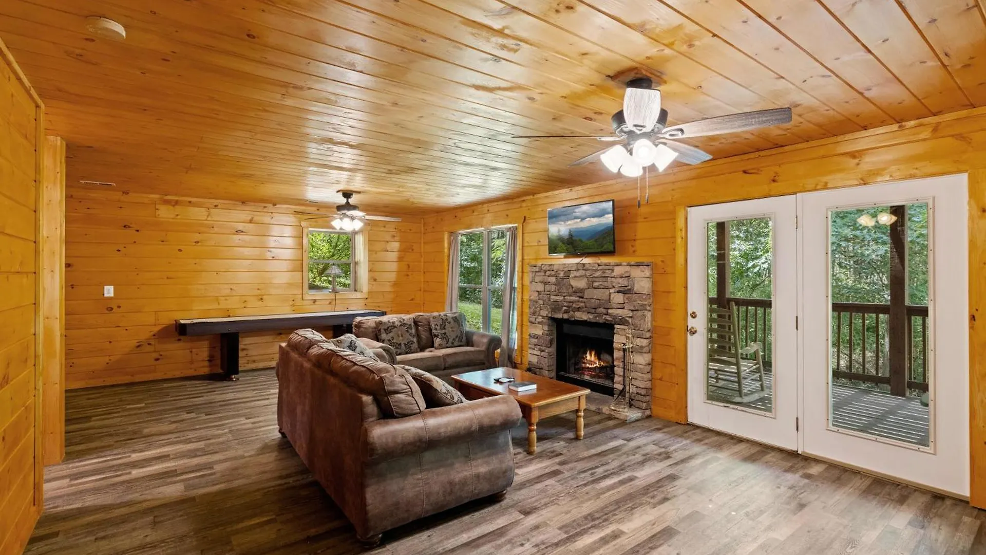Hébergement de vacances Lucky Charm Is An Inviting 3 Bedroom Retreat Nestled In The Woods Minutes From The Pkwy!