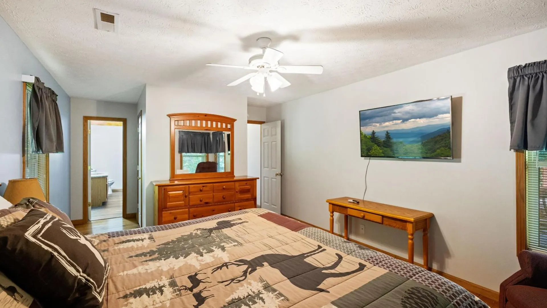 Hébergement de vacances Lucky Charm Is An Inviting 3 Bedroom Retreat Nestled In The Woods Minutes From The Pkwy! Pigeon Forge
