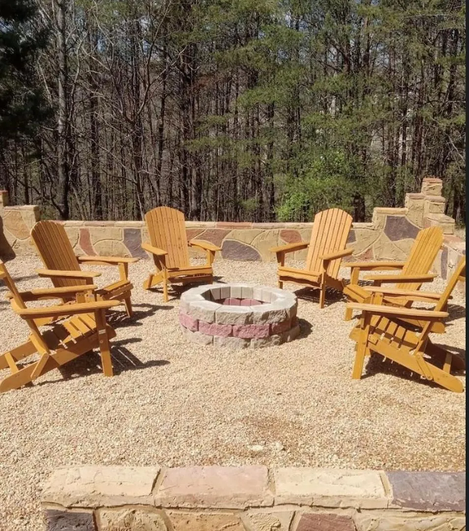 Hébergement de vacances Lucky Charm Is An Inviting 3 Bedroom Retreat Nestled In The Woods Minutes From The Pkwy! Pigeon Forge