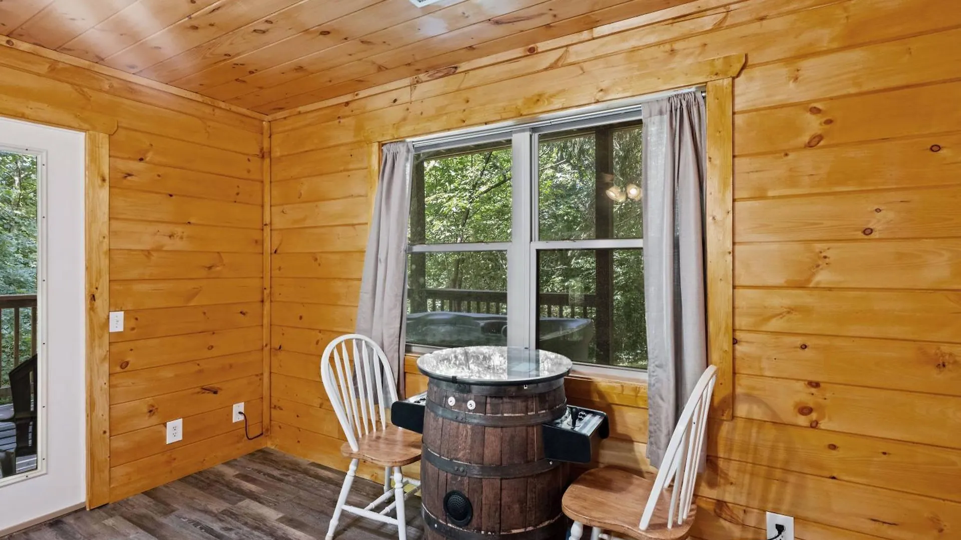 Hébergement de vacances Lucky Charm Is An Inviting 3 Bedroom Retreat Nestled In The Woods Minutes From The Pkwy! Pigeon Forge