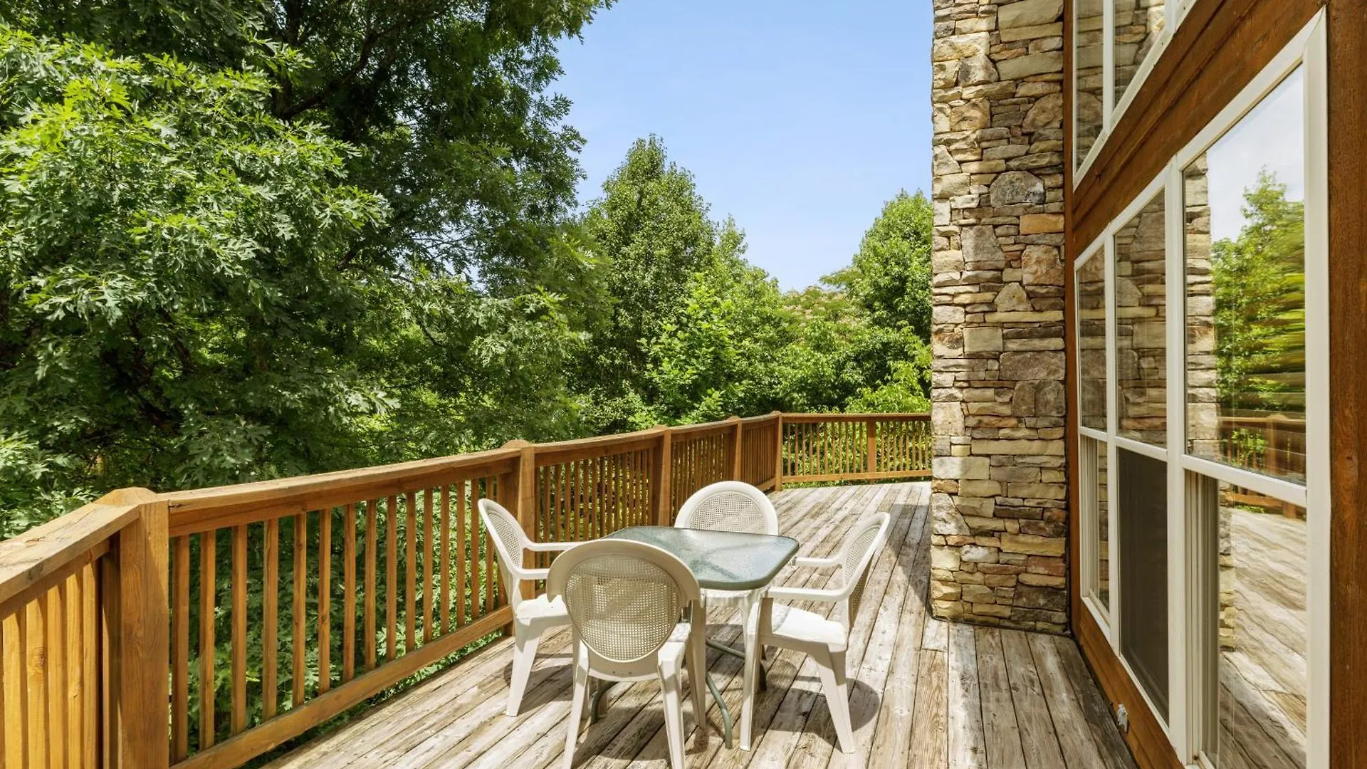 Lucky Charm Is An Inviting 3 Bedroom Retreat Nestled In The Woods Minutes From The Pkwy! Hébergement de vacances *