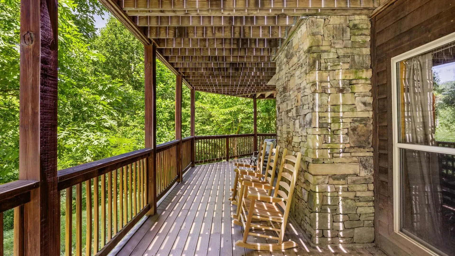 Lucky Charm Is An Inviting 3 Bedroom Retreat Nestled In The Woods Minutes From The Pkwy! Hébergement de vacances *