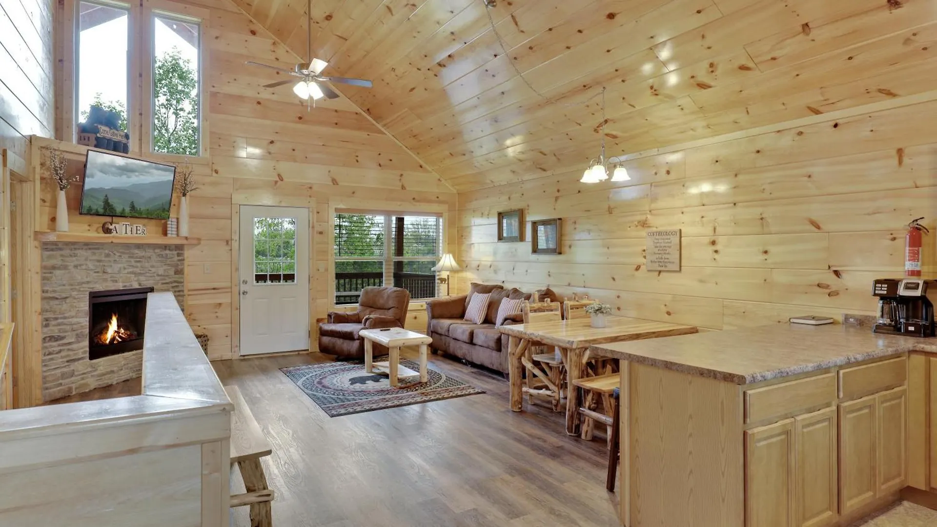 Holiday home Location Are My Sunshine Is A 2 Bed 2 Bath Brand New Log In The Heart Of