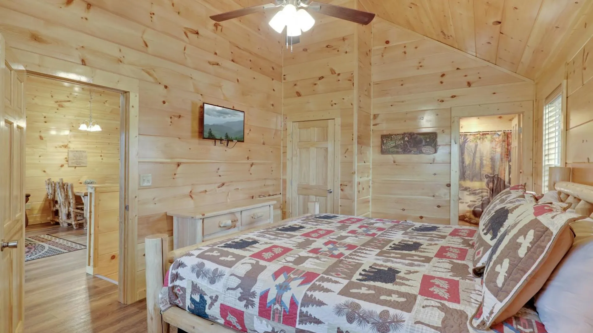 Location Are My Sunshine Is A 2 Bed 2 Bath Brand New Log In The Heart Of Holiday home *