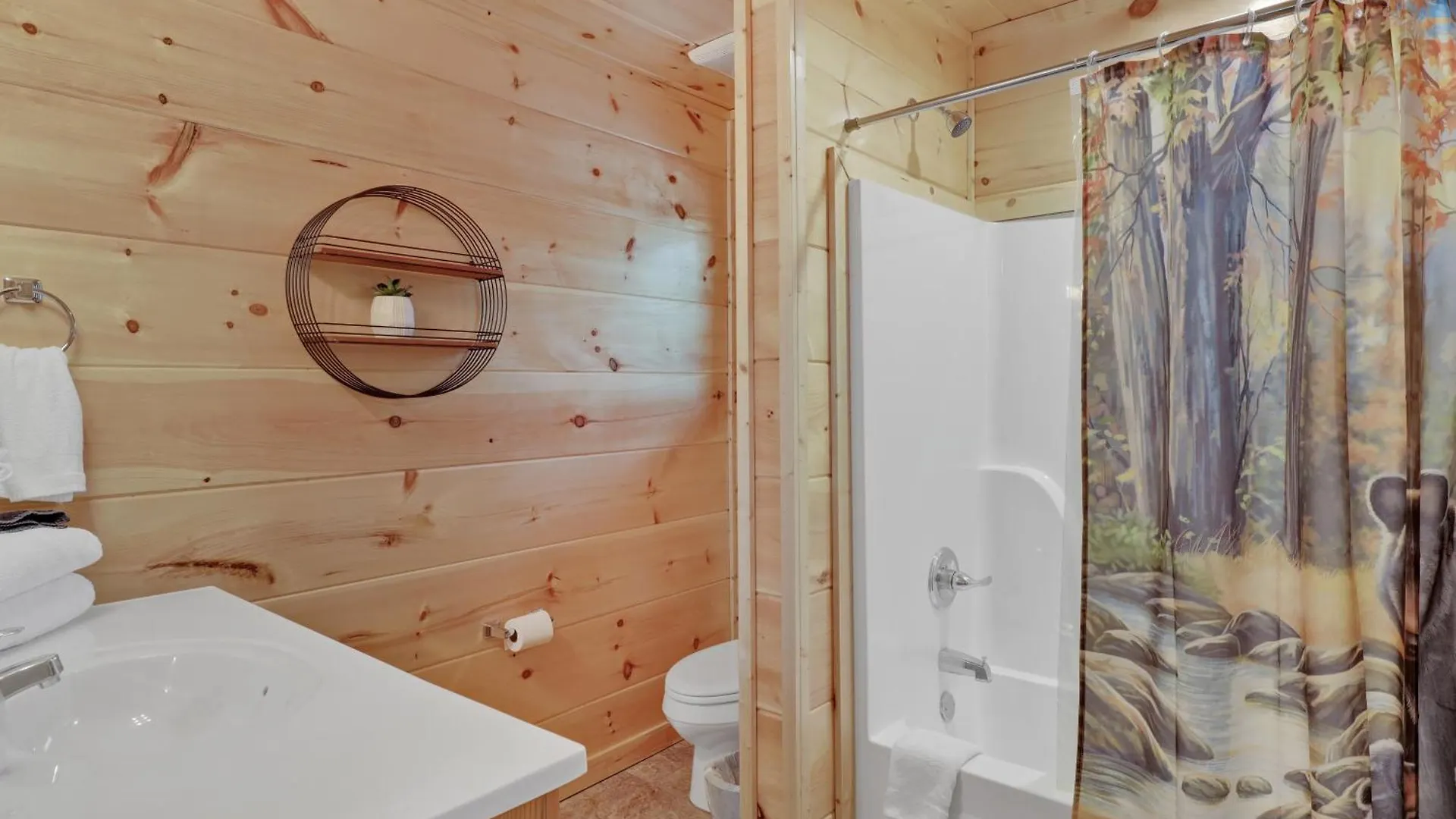 Holiday home Location Are My Sunshine Is A 2 Bed 2 Bath Brand New Log In The Heart Of Pigeon Forge