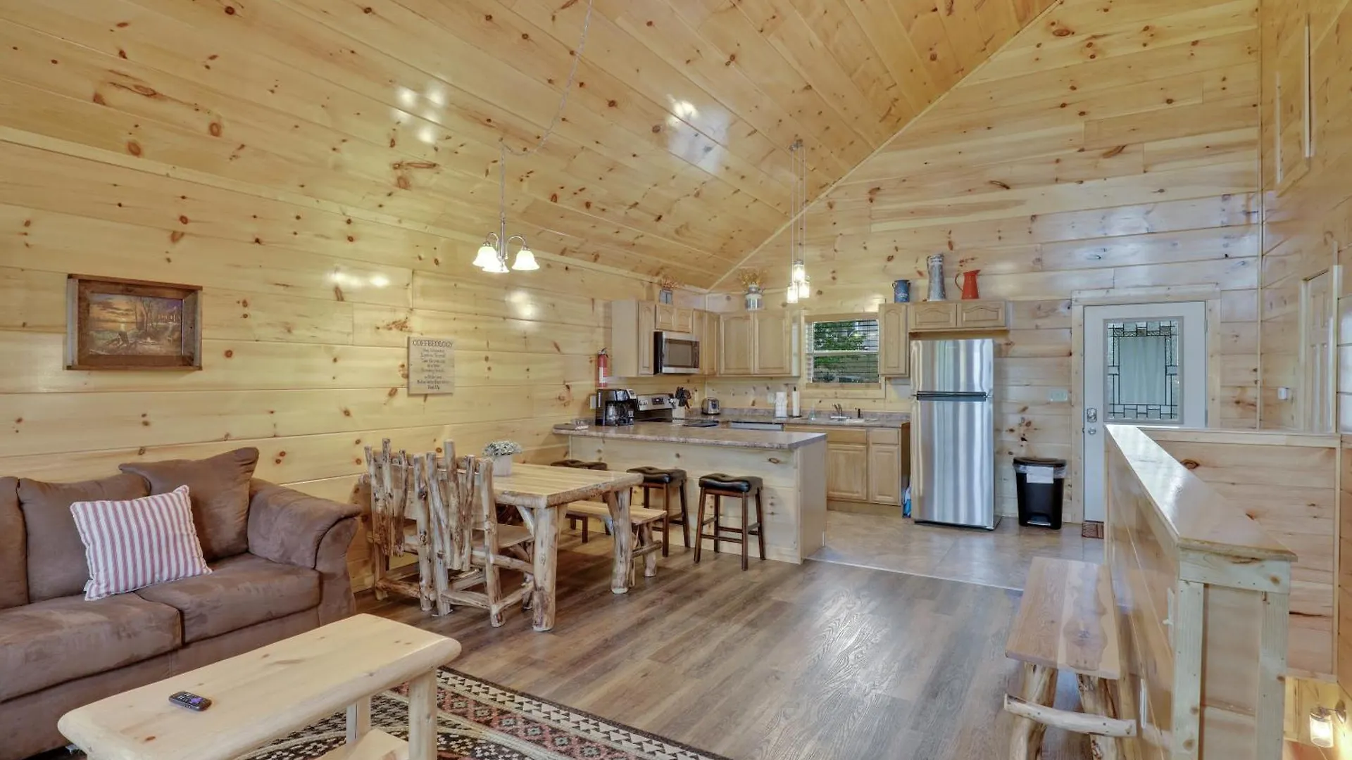 Holiday home Location Are My Sunshine Is A 2 Bed 2 Bath Brand New Log In The Heart Of Pigeon Forge