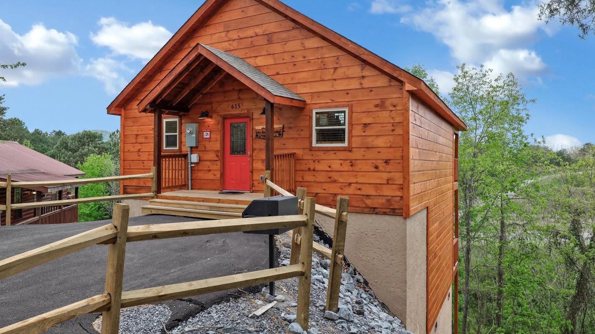 Location Are My Sunshine Is A 2 Bed 2 Bath Brand New Log In The Heart Of Holiday home Pigeon Forge