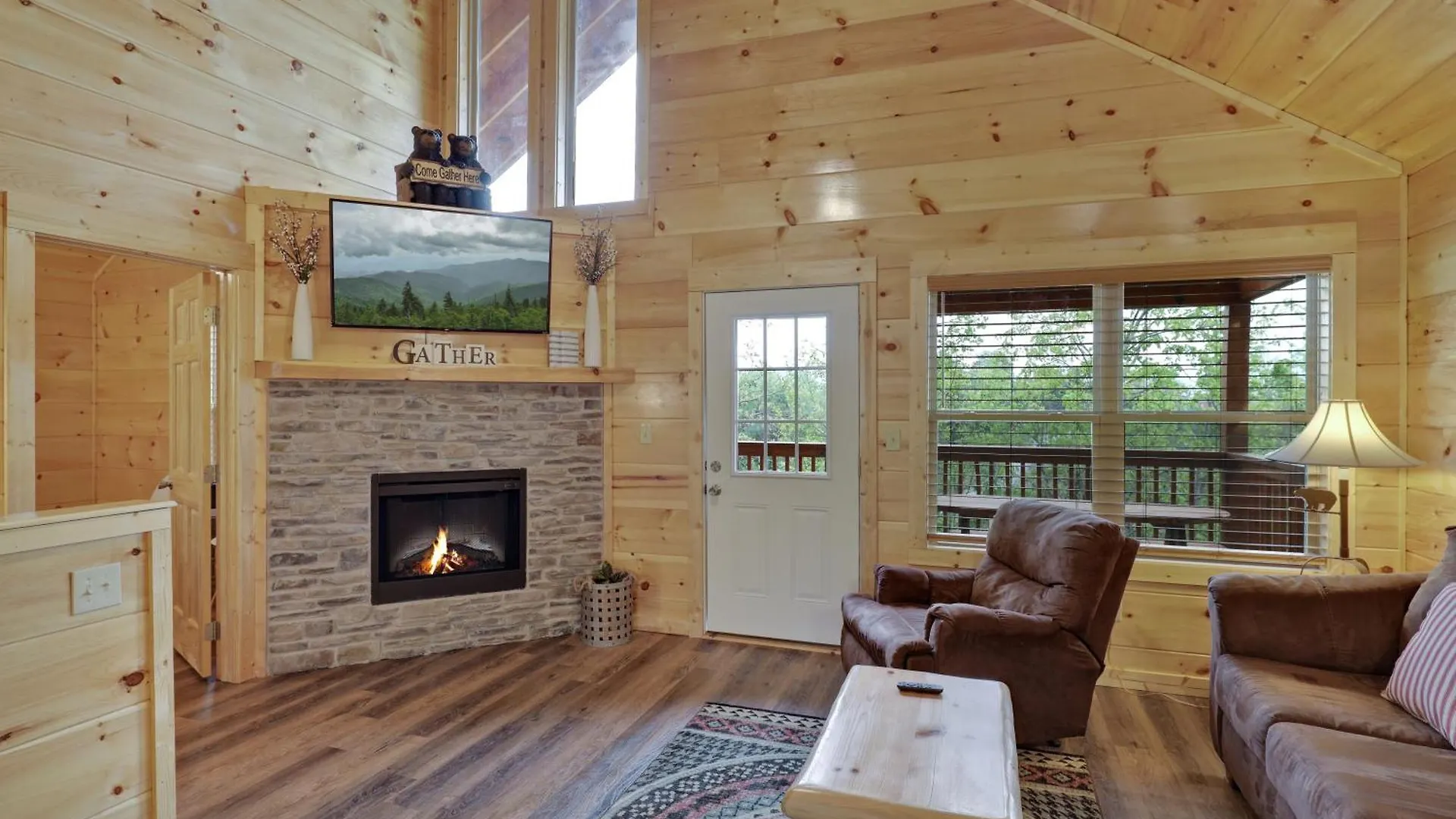 Holiday home Location Are My Sunshine Is A 2 Bed 2 Bath Brand New Log In The Heart Of