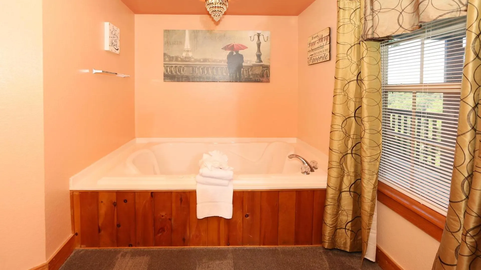 Pine Needles By Eden Crest Holiday home *