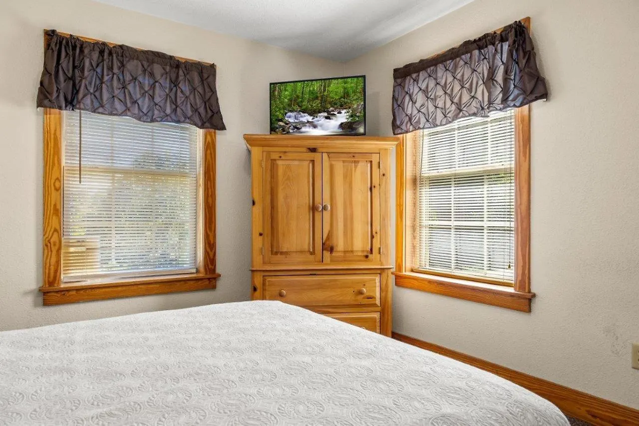 Poplar Point Unit 12f By Eden Crest Apartment