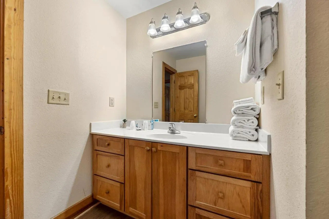 Apartment Poplar Point Unit 12e By Eden Crest *
