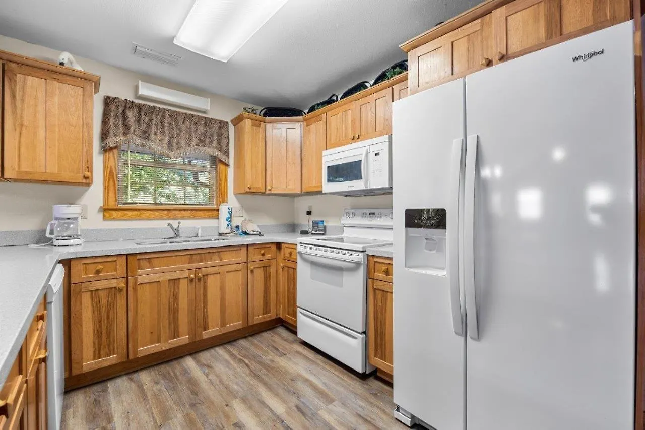 Poplar Point Unit 12d By Eden Crest