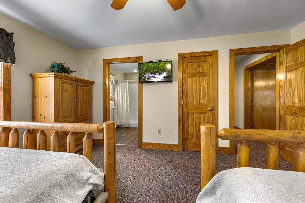 Apartment Poplar Point Unit 12a By Eden Crest
