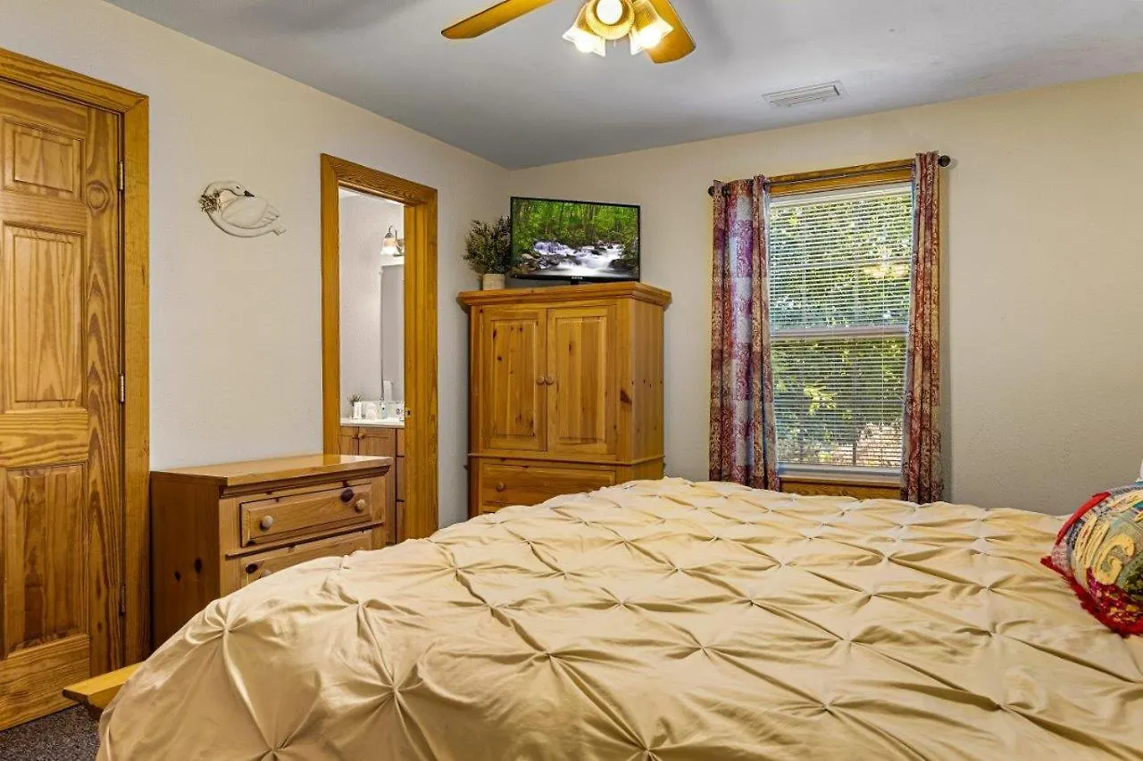 Poplar Point Unit 12a By Eden Crest Apartment