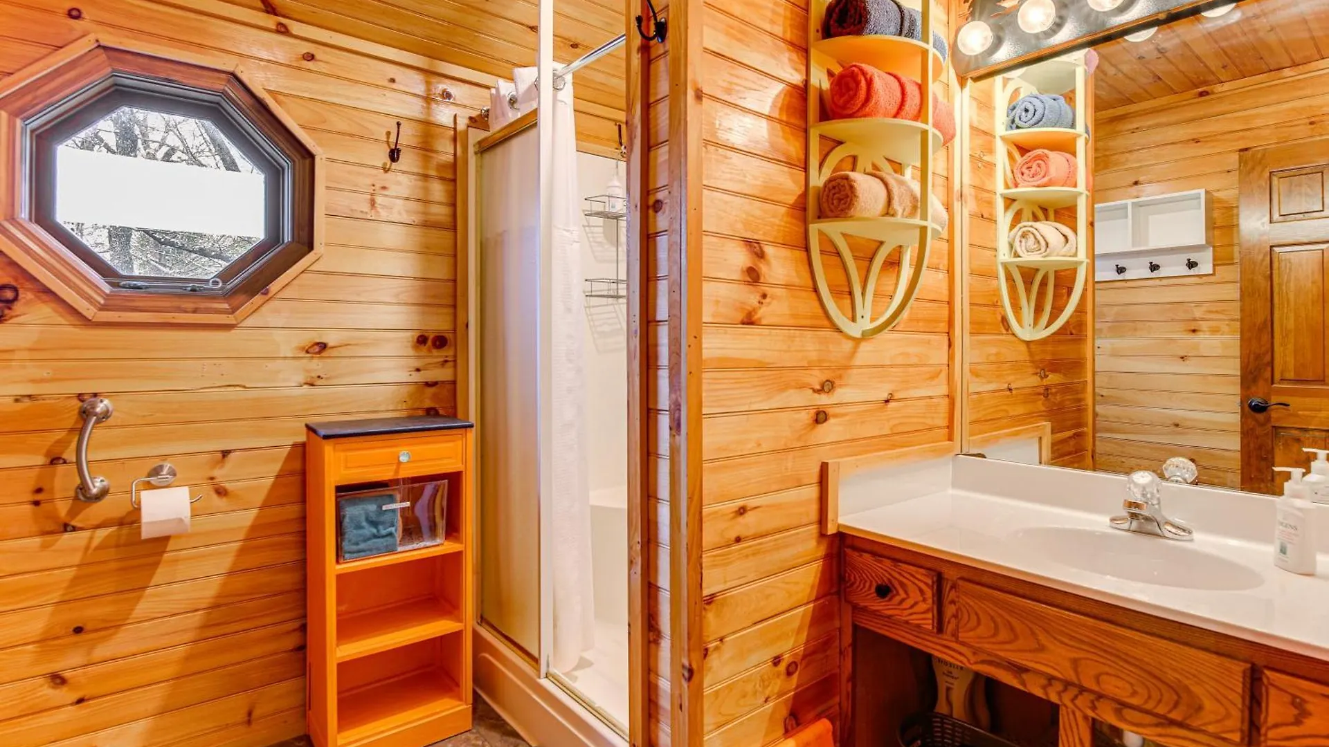 Easy-access With Hot Tub! * Pigeon Forge