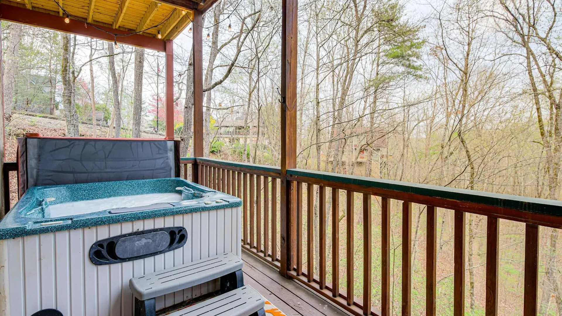 Easy-access With Hot Tub!