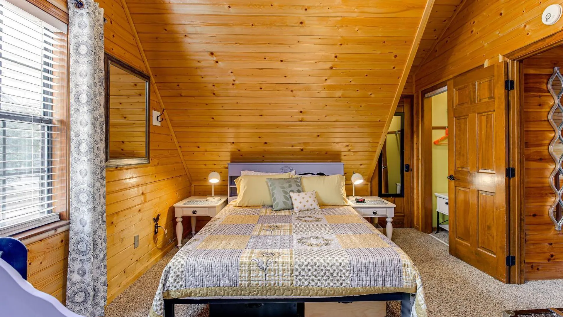 Holiday home Easy-access With Hot Tub!