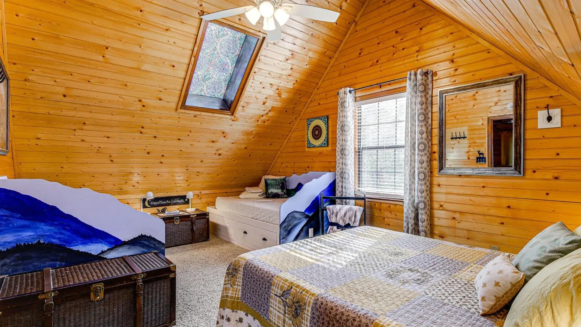 Easy-access With Hot Tub! * Pigeon Forge