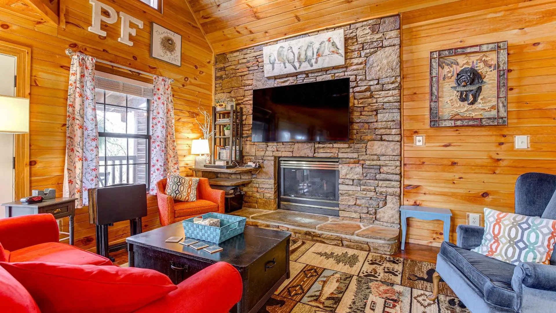 Easy-access With Hot Tub! Holiday home Pigeon Forge