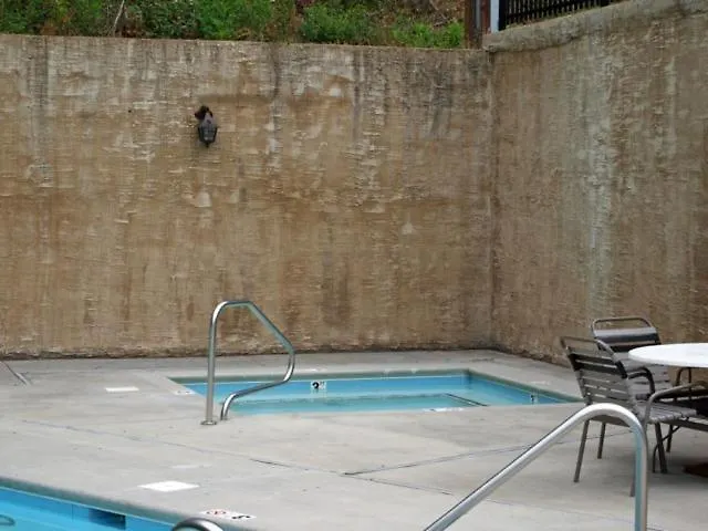 The Taj Ma Ya'll Splash, Indoor Pool, Theater Room, Game Room, 1089 Free Tickets Each Paid Day Holiday home *