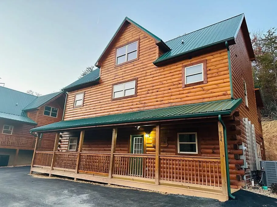 Spacious 2800 Sq Ft-cozy Wood Cabin-new Build