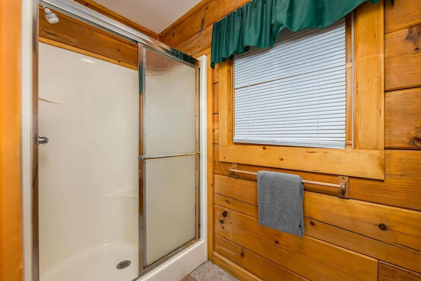 Dog Friendly Secluded Whot-tub & Sleeps 12 Holiday home Pigeon Forge
