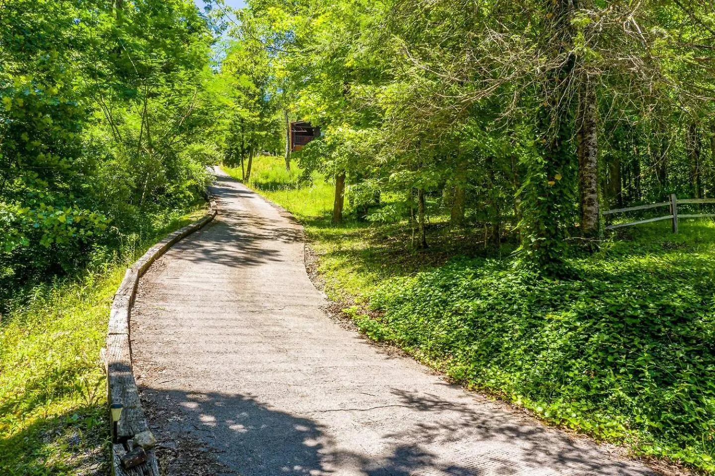 Feriehus Dog Friendly Secluded Whot-tub & Sleeps 12 Pigeon Forge