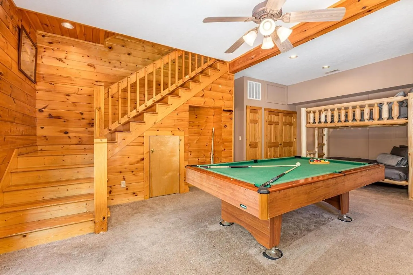 Dog Friendly Secluded Whot-tub & Sleeps 12 *