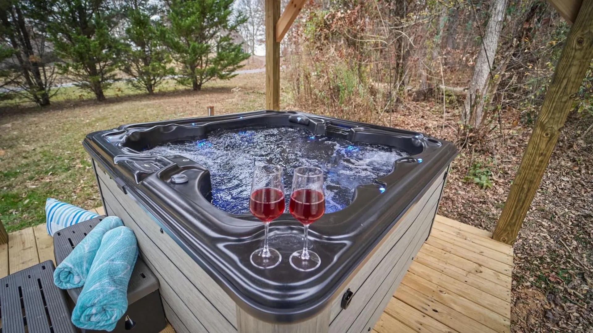 Holiday home Entertainment Galore! Luxurious Property, Spectacular & Peaceful Setting, Great Location, Close To Major Attractions!!