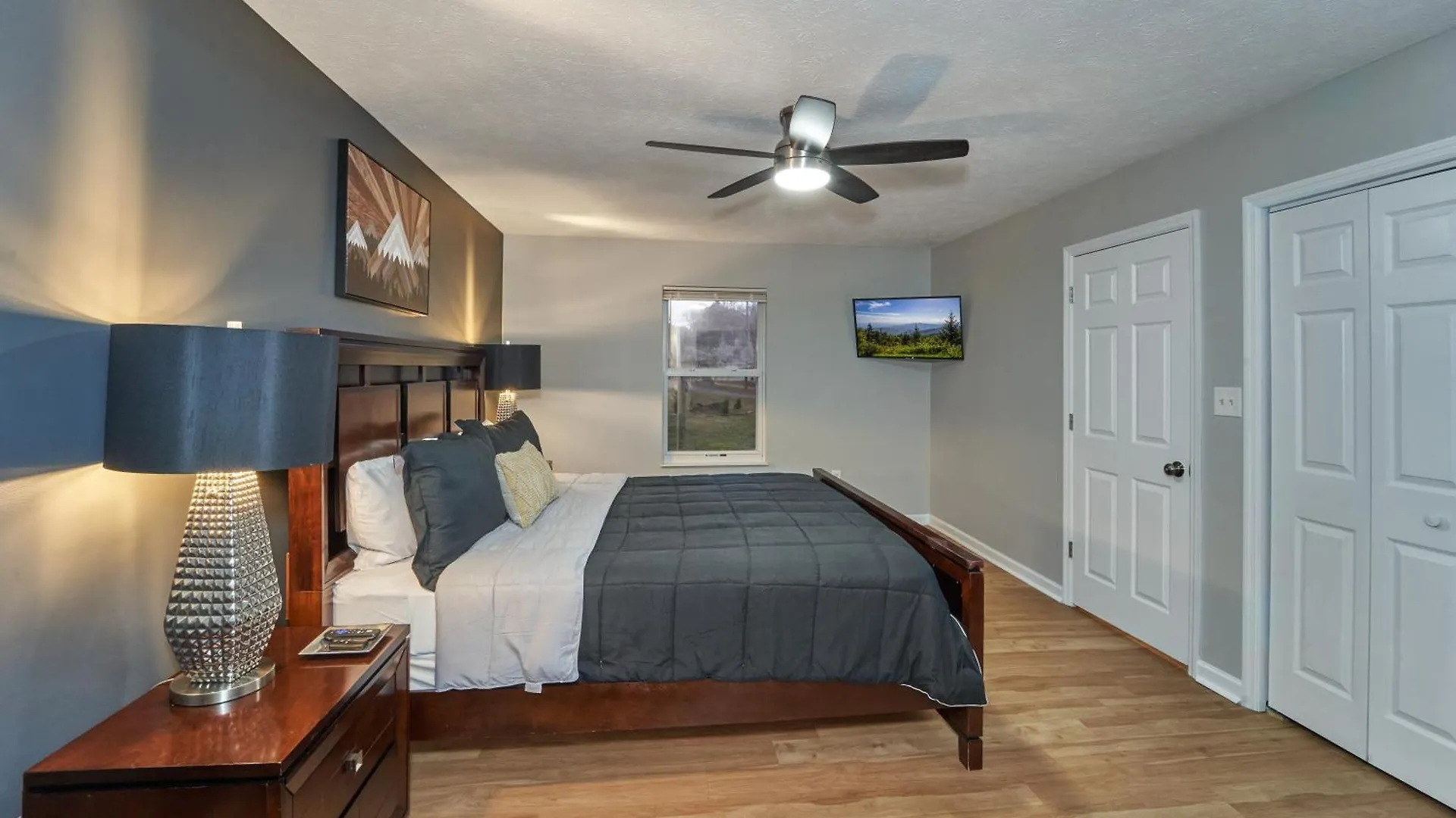 Entertainment Galore! Luxurious Property, Spectacular & Peaceful Setting, Great Location, Close To Major Attractions!!