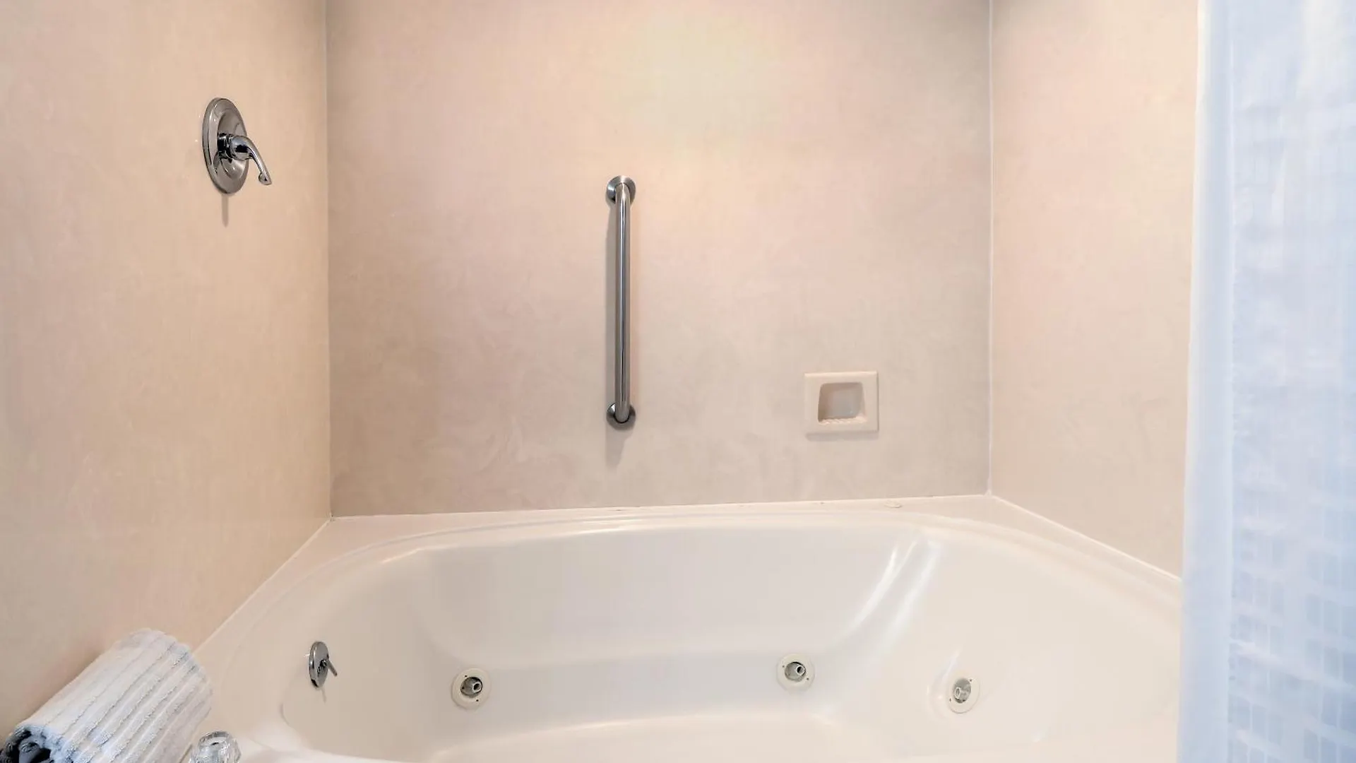 Hotel Comfort & At Dollywood Lane 2*