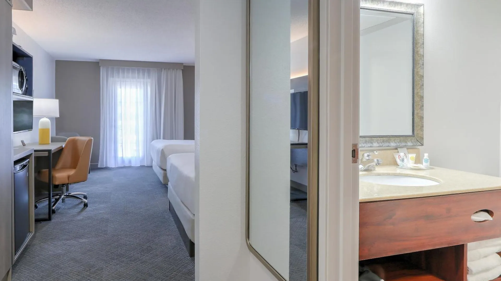 Comfort & At Dollywood Lane