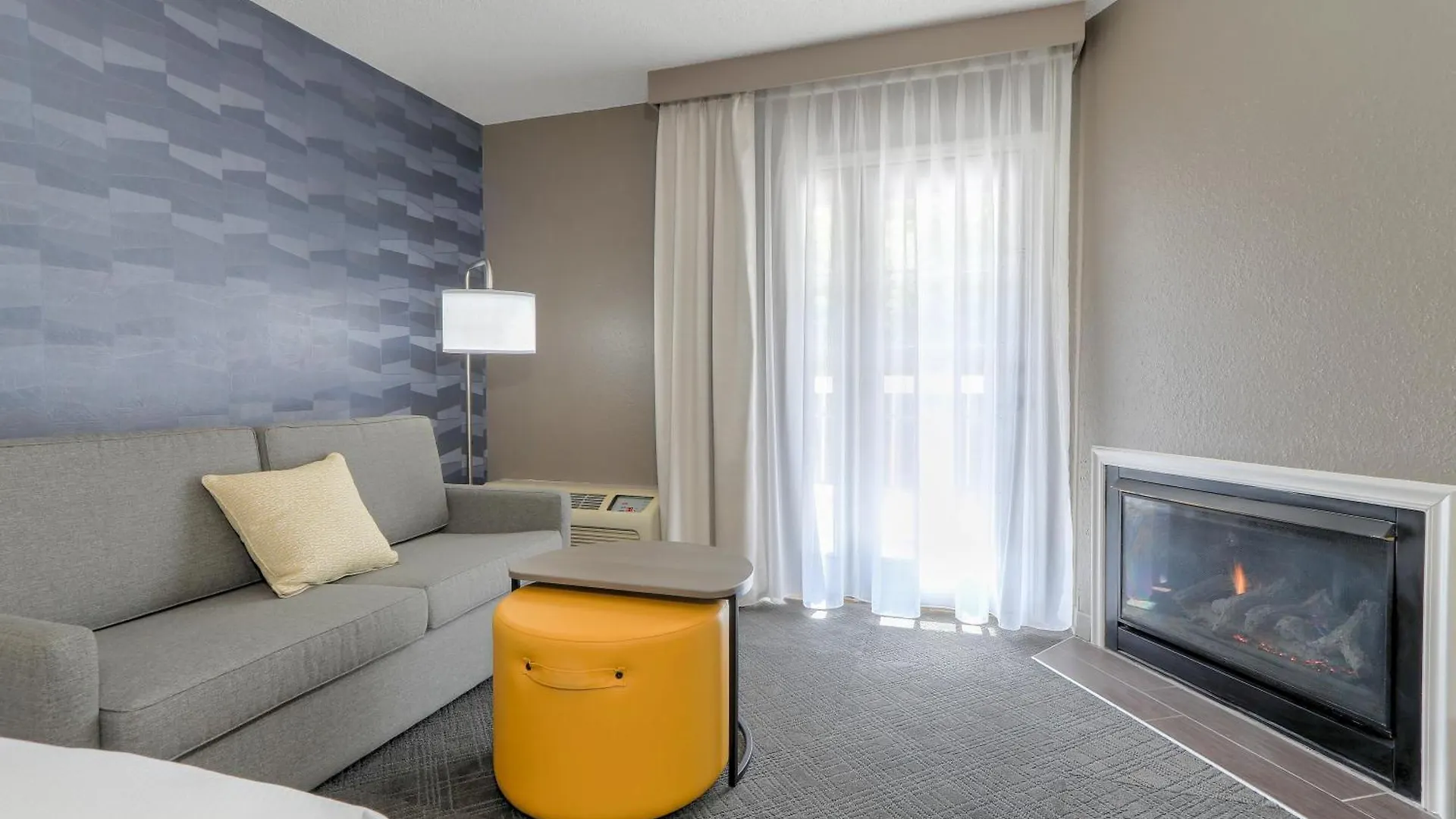 Comfort & At Dollywood Lane Pigeon Forge