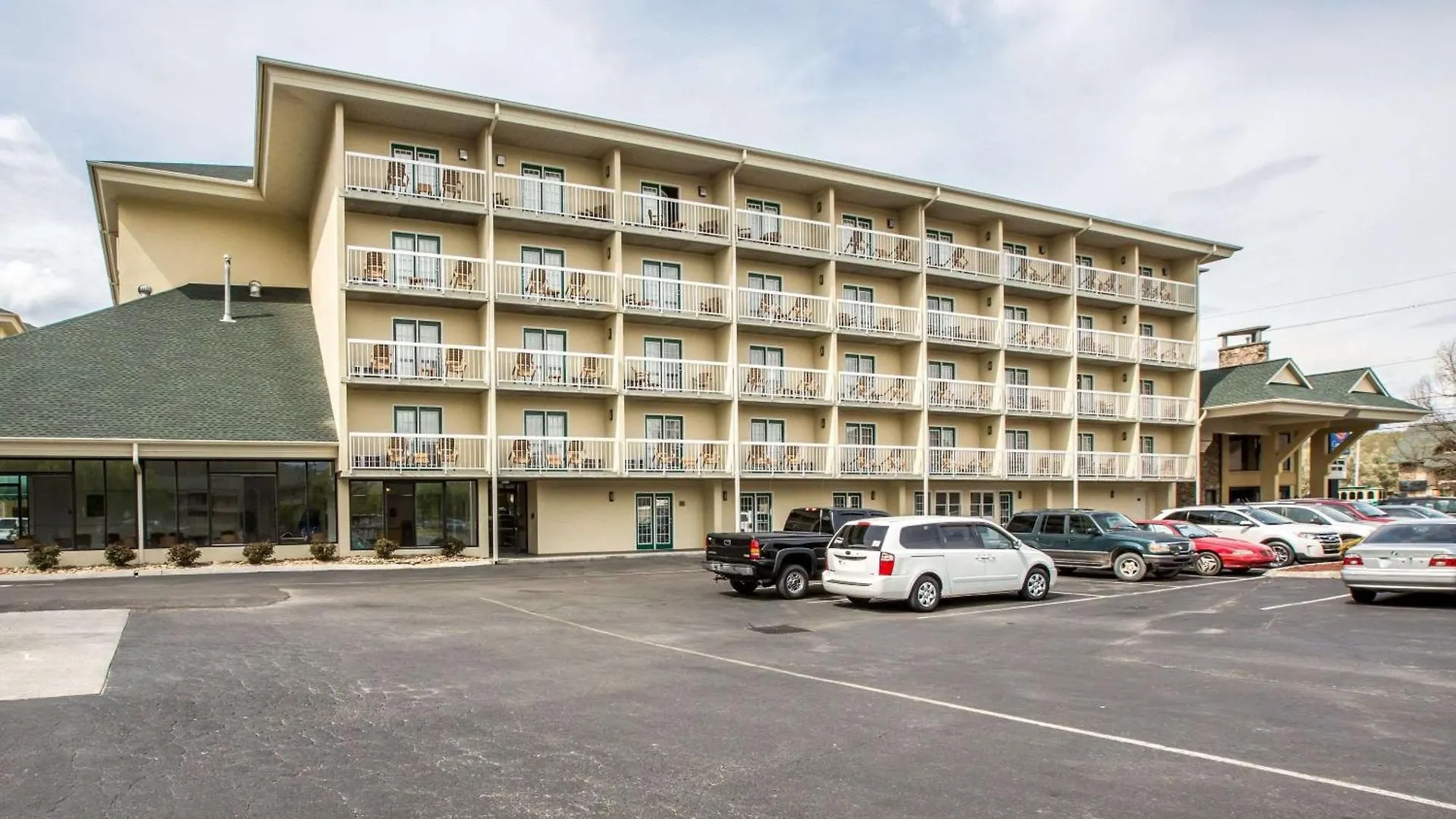 Comfort & At Dollywood Lane
