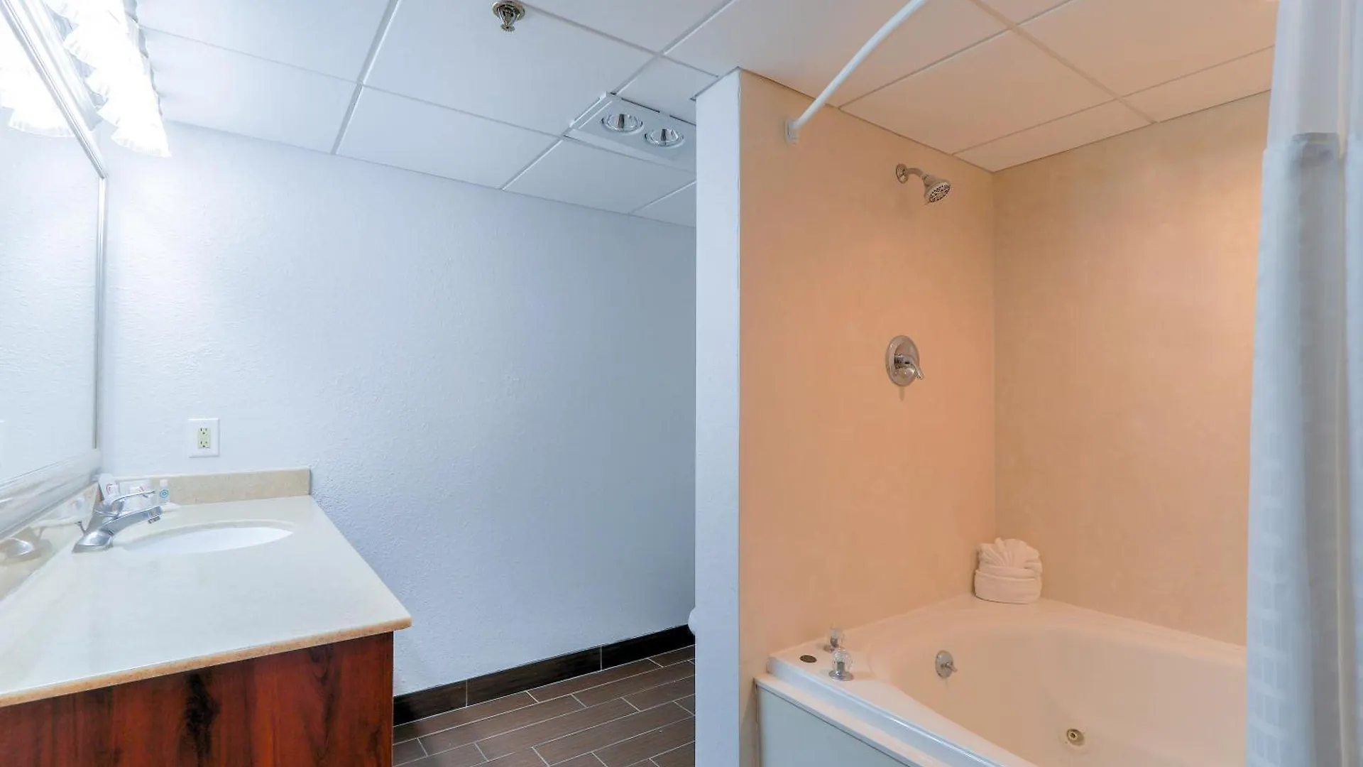 Comfort & At Dollywood Lane Hotel