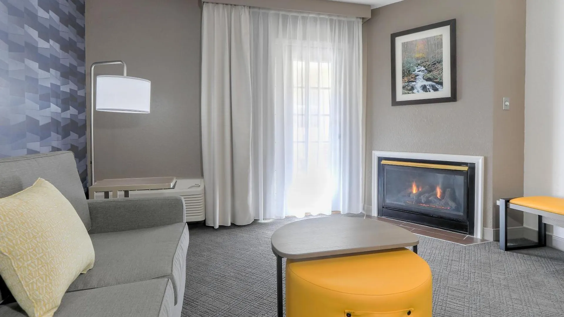 Comfort & At Dollywood Lane Hotel 2*