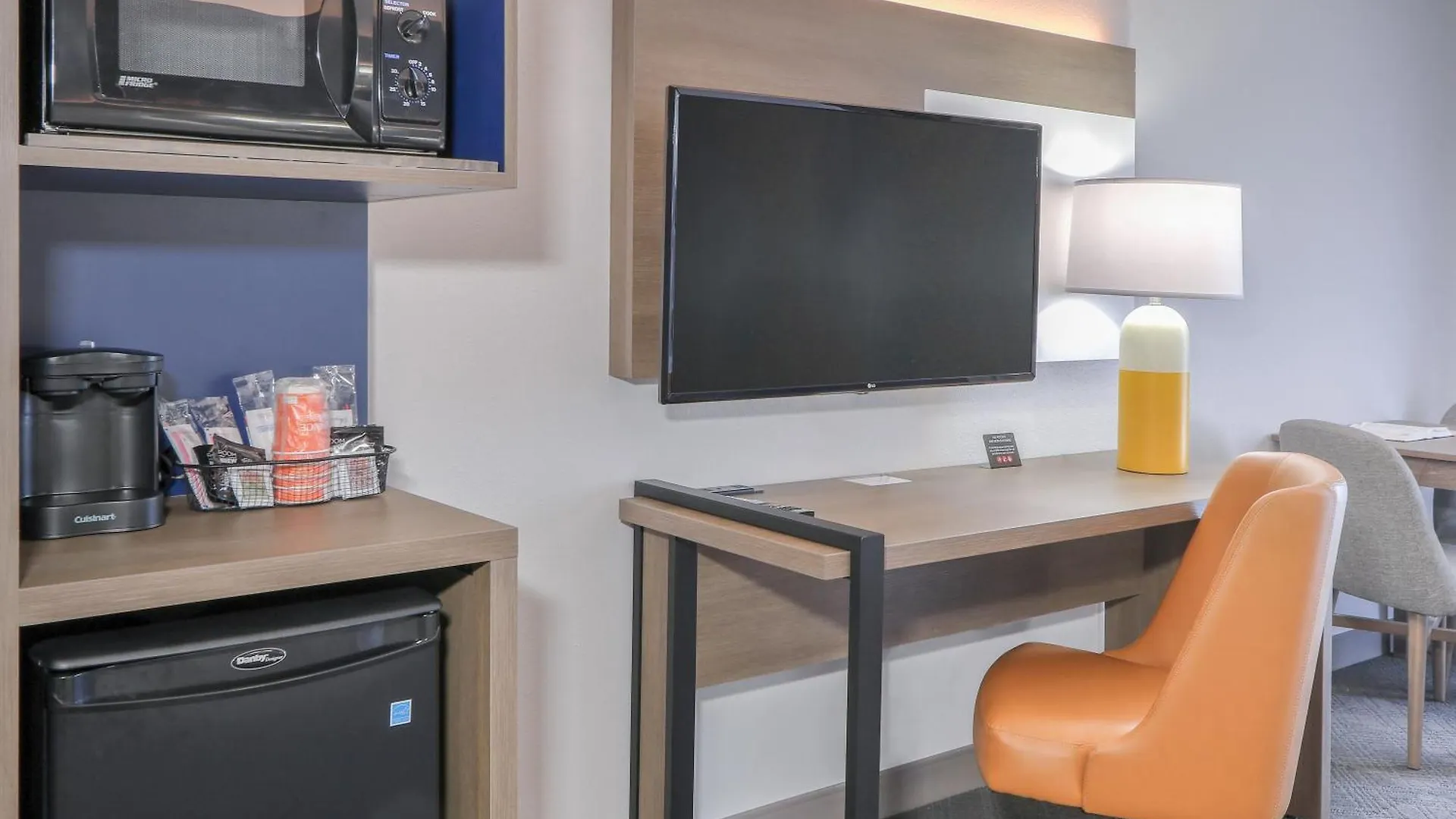 Hotel Comfort & At Dollywood Lane 2*