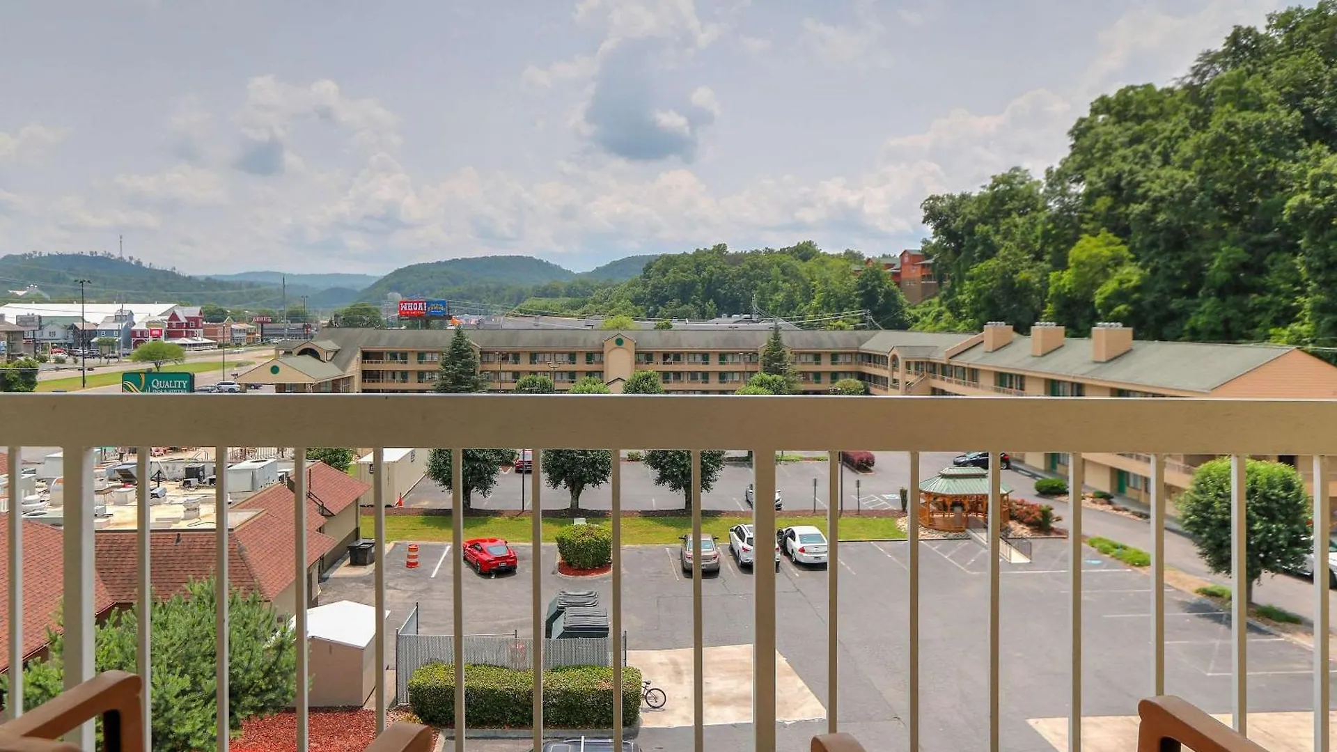 Hotel Comfort & At Dollywood Lane Pigeon Forge