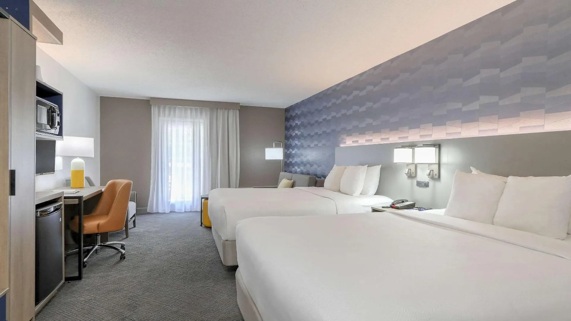 Comfort & At Dollywood Lane 2*