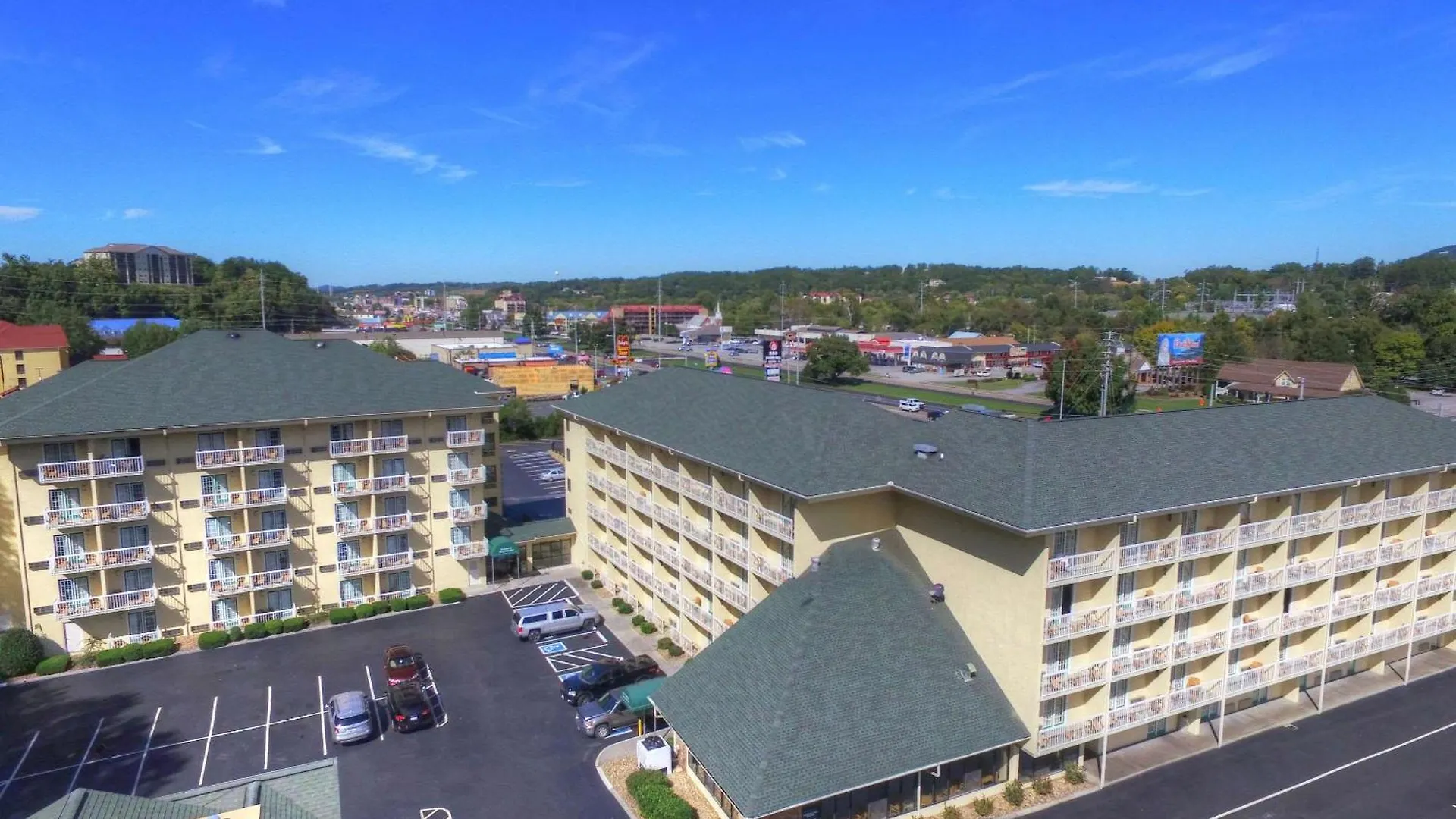 Comfort & At Dollywood Lane Hotel 2*