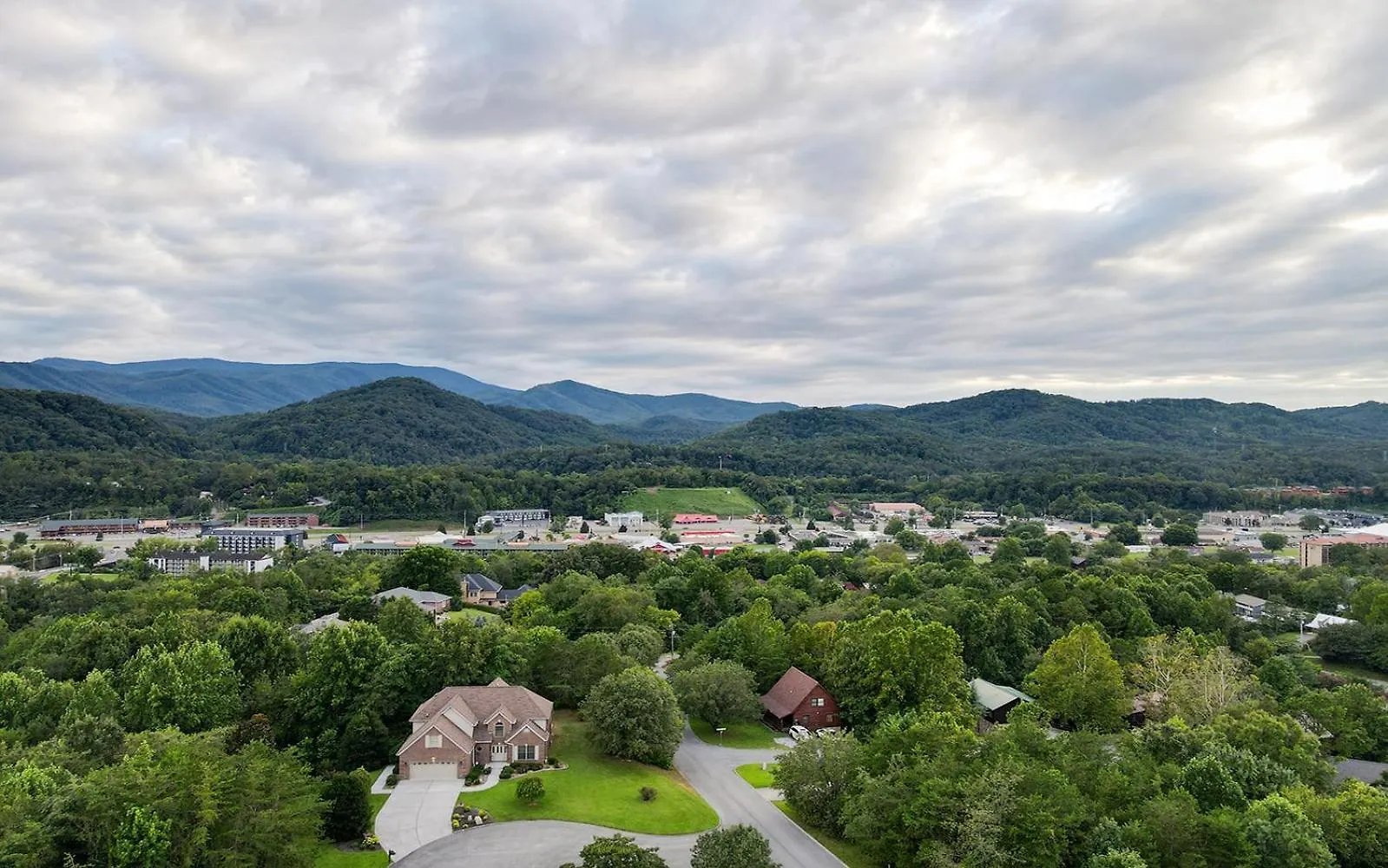 4 Cubs Cove Pigeon Forge